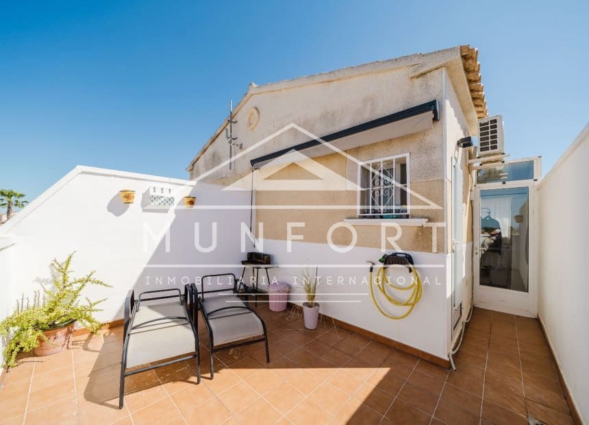 2 soverom Hus til salgs i Torrevieja med svømmebasseng - € 174 900 (Ref: 9920935)