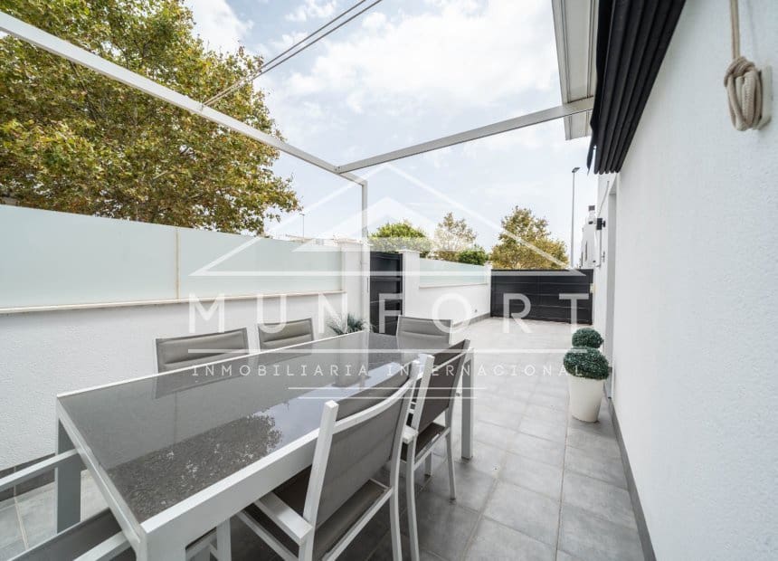 Villa/Maison de 4 chambres à louer à Lo Pagan avec piscine - 1 999 € (Ref: 9921405)