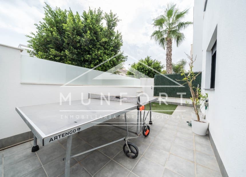 Villa/Maison de 4 chambres à louer à Lo Pagan avec piscine - 1 999 € (Ref: 9921405)