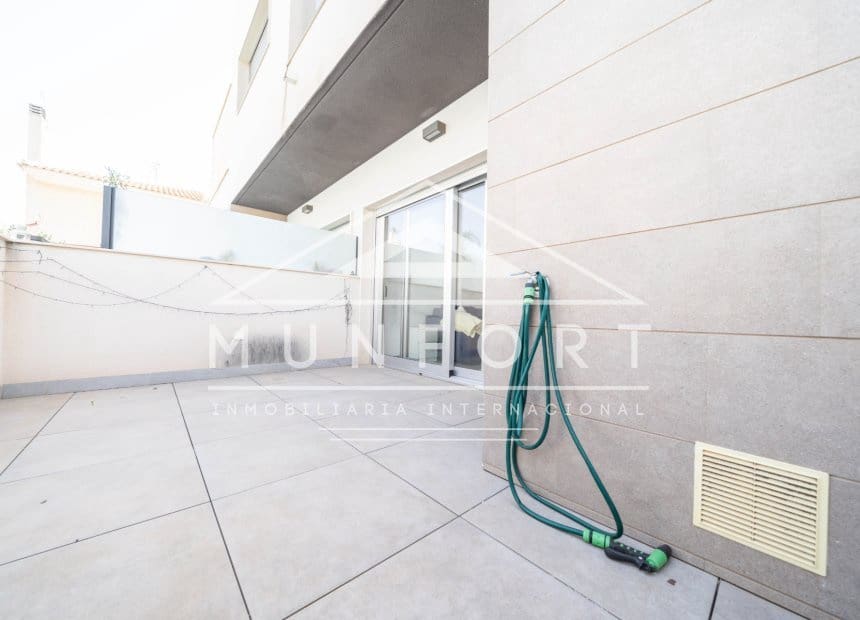 Villa/Maison Mitoyenne de 3 chambres à louer à Santiago de la Ribera avec piscine - 1 800 € (Ref: 9921408)
