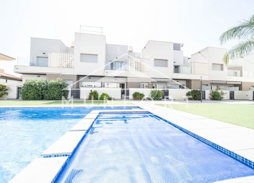 Villa/Maison Mitoyenne de 3 chambres à louer à Santiago de la Ribera avec piscine - 1 800 € (Ref: 9921408)