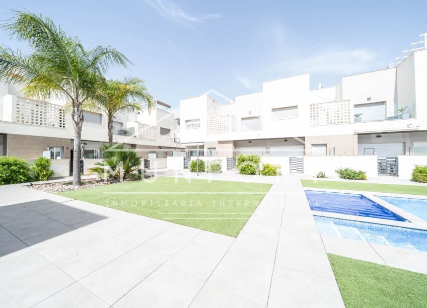 Villa/Maison Mitoyenne de 3 chambres à louer à Santiago de la Ribera avec piscine - 1 800 € (Ref: 9921408)