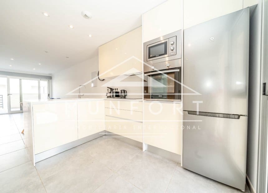Villa/Maison Mitoyenne de 3 chambres à louer à Santiago de la Ribera avec piscine - 1 800 € (Ref: 9921408)