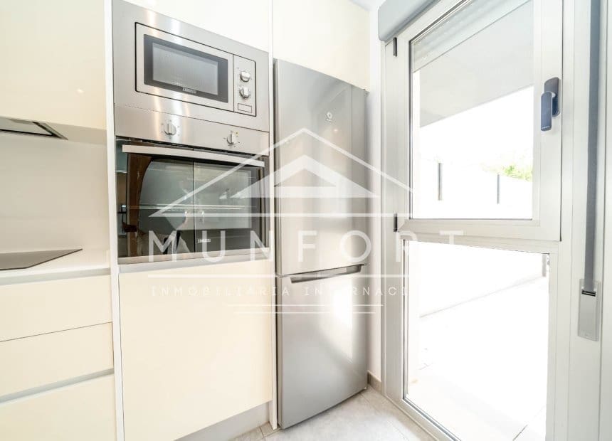 Villa/Maison Mitoyenne de 3 chambres à louer à Santiago de la Ribera avec piscine - 1 800 € (Ref: 9921408)