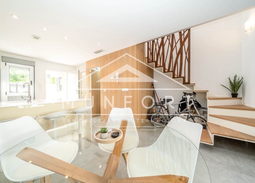 Villa/Maison Mitoyenne de 3 chambres à louer à Santiago de la Ribera avec piscine - 1 800 € (Ref: 9921408)