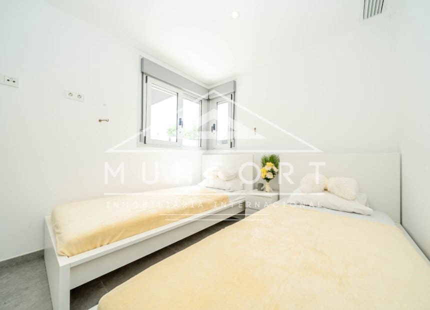Villa/Maison Mitoyenne de 3 chambres à louer à Santiago de la Ribera avec piscine - 1 800 € (Ref: 9921408)