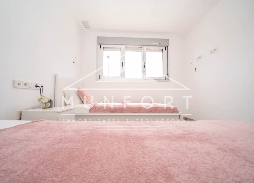 Villa/Maison Mitoyenne de 3 chambres à louer à Santiago de la Ribera avec piscine - 1 800 € (Ref: 9921408)