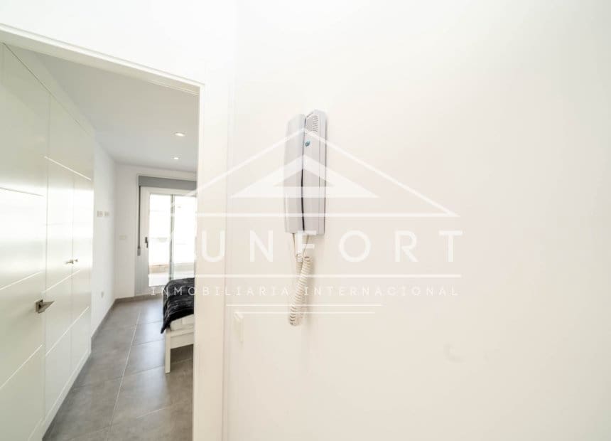 Villa/Maison Mitoyenne de 3 chambres à louer à Santiago de la Ribera avec piscine - 1 800 € (Ref: 9921408)