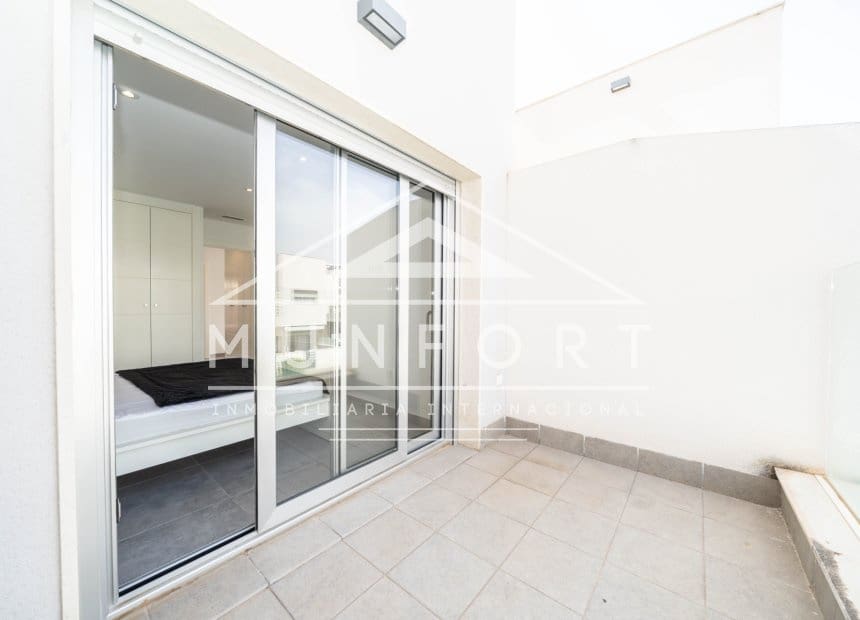 Villa/Maison Mitoyenne de 3 chambres à louer à Santiago de la Ribera avec piscine - 1 800 € (Ref: 9921408)