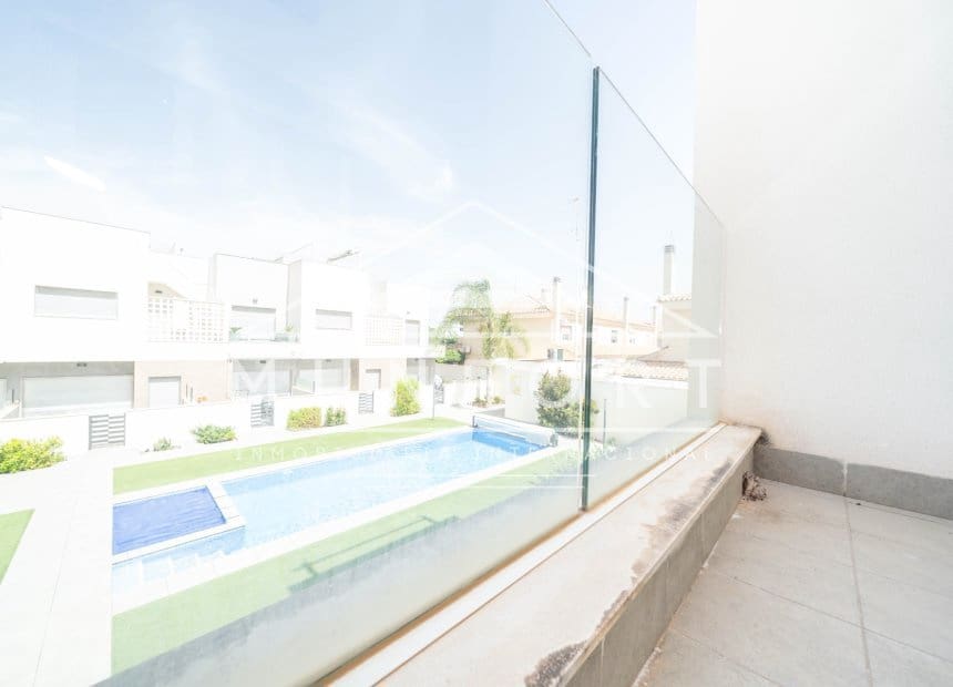 Villa/Maison Mitoyenne de 3 chambres à louer à Santiago de la Ribera avec piscine - 1 800 € (Ref: 9921408)