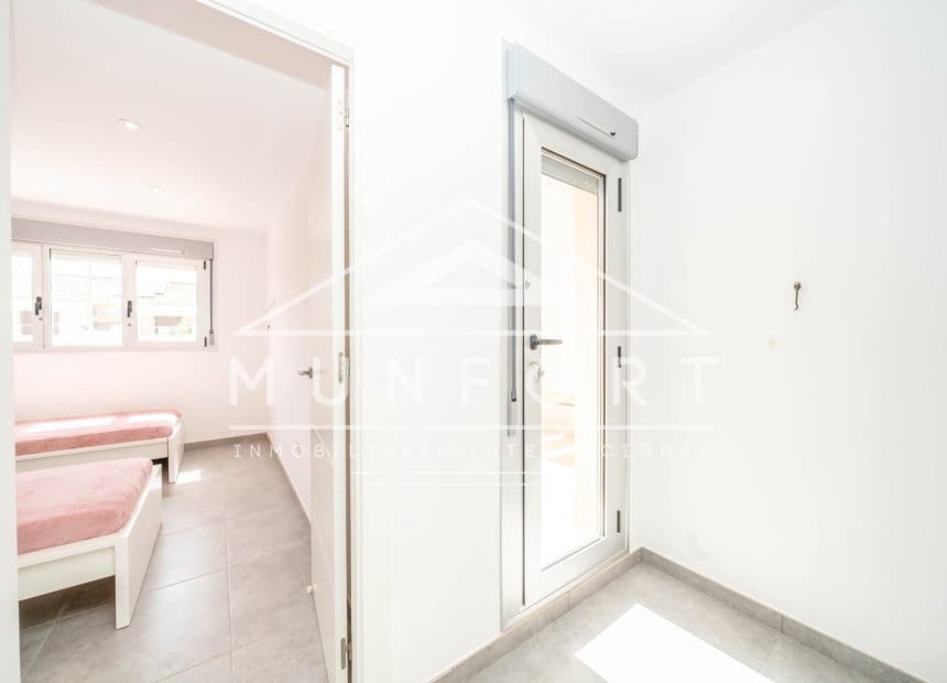 Villa/Maison Mitoyenne de 3 chambres à louer à Santiago de la Ribera avec piscine - 1 800 € (Ref: 9921408)