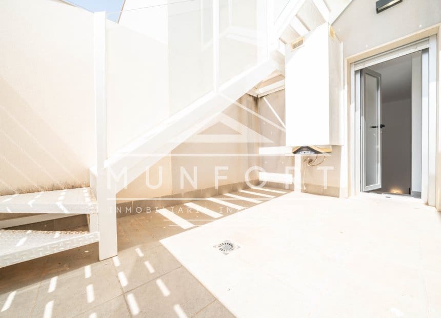 Villa/Maison Mitoyenne de 3 chambres à louer à Santiago de la Ribera avec piscine - 1 800 € (Ref: 9921408)