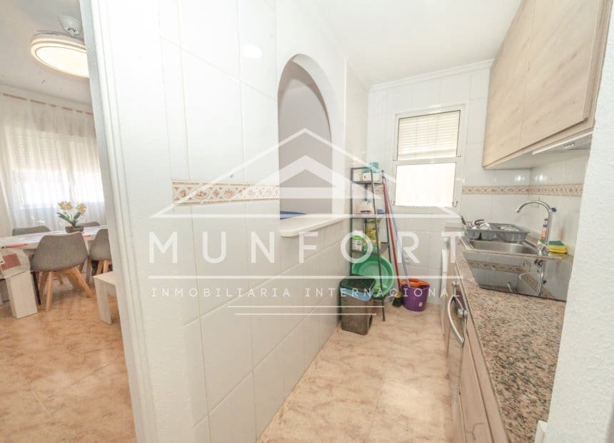 1 soveværelse Lejlighed til leje i Torrevieja med swimmingpool - € 750 (Ref: 9921491)