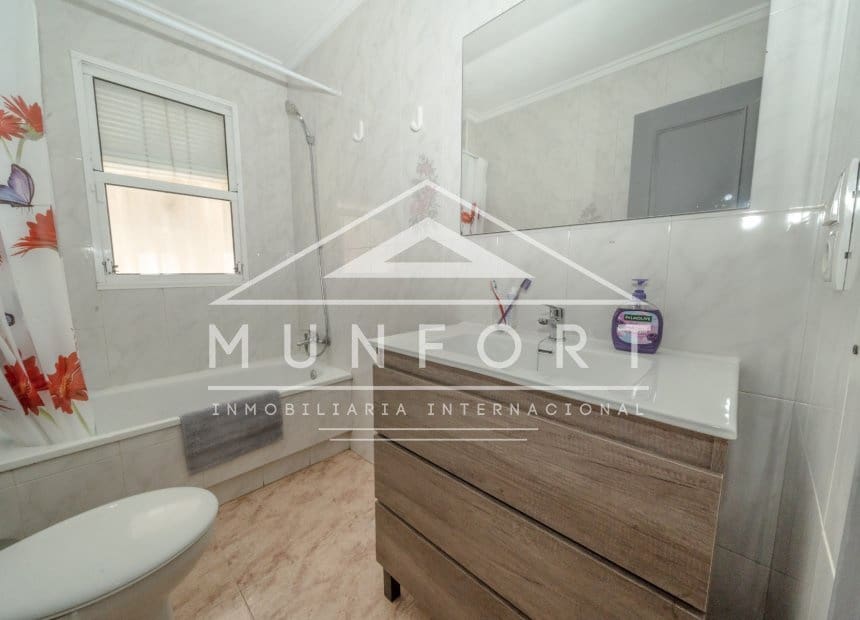 1 soveværelse Lejlighed til leje i Torrevieja med swimmingpool - € 750 (Ref: 9921491)