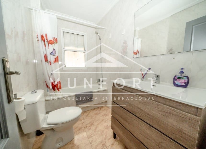 1 soveværelse Lejlighed til leje i Torrevieja med swimmingpool - € 750 (Ref: 9921491)
