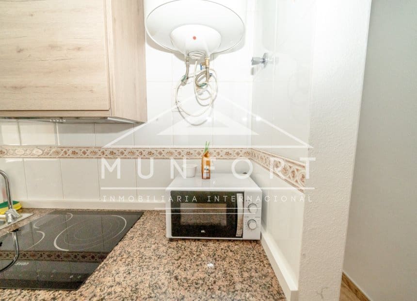 1 soveværelse Lejlighed til leje i Torrevieja med swimmingpool - € 750 (Ref: 9921491)