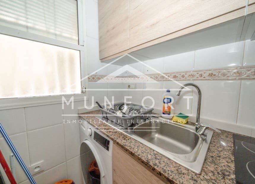 1 soveværelse Lejlighed til leje i Torrevieja med swimmingpool - € 750 (Ref: 9921491)
