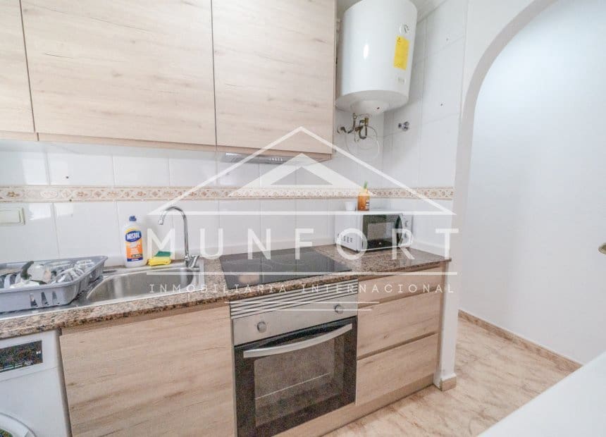 1 soveværelse Lejlighed til leje i Torrevieja med swimmingpool - € 750 (Ref: 9921491)
