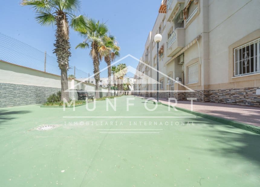 1 soveværelse Lejlighed til leje i Torrevieja med swimmingpool - € 750 (Ref: 9921491)
