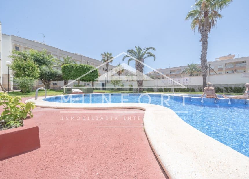 1 soveværelse Lejlighed til leje i Torrevieja med swimmingpool - € 750 (Ref: 9921491)
