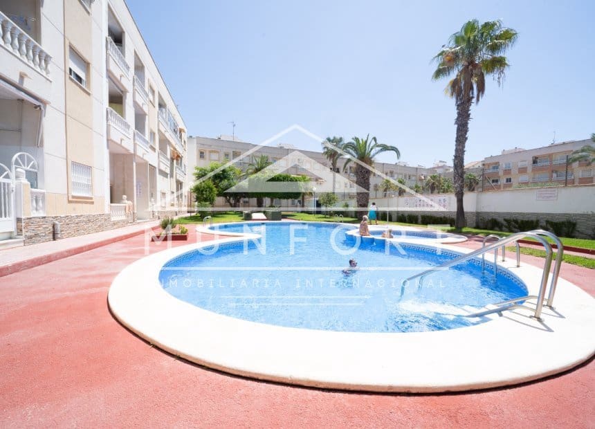 1 soveværelse Lejlighed til leje i Torrevieja med swimmingpool - € 750 (Ref: 9921491)
