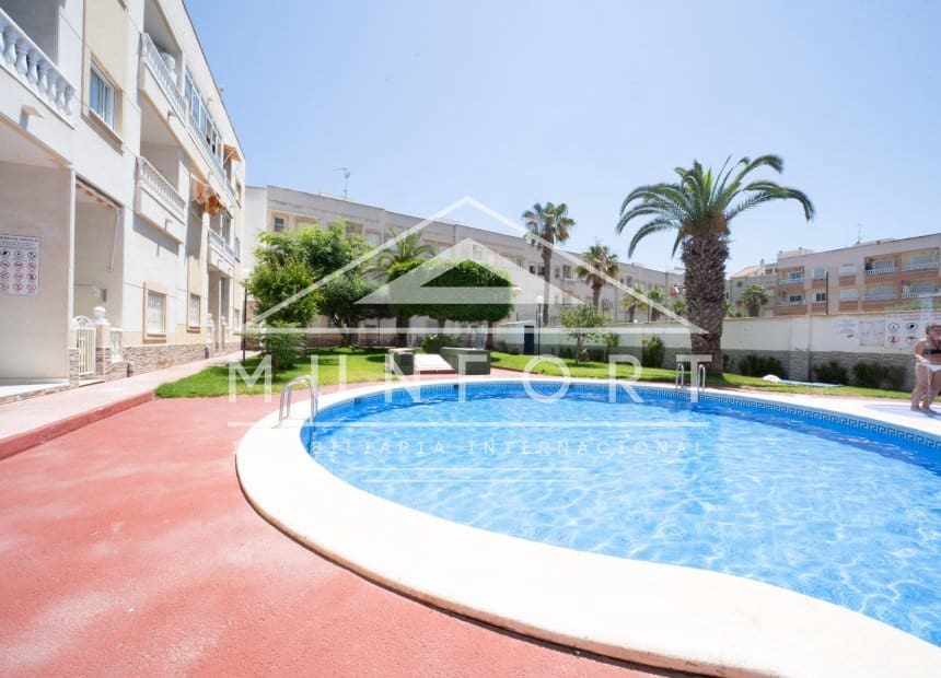 1 soveværelse Lejlighed til leje i Torrevieja med swimmingpool - € 750 (Ref: 9921491)