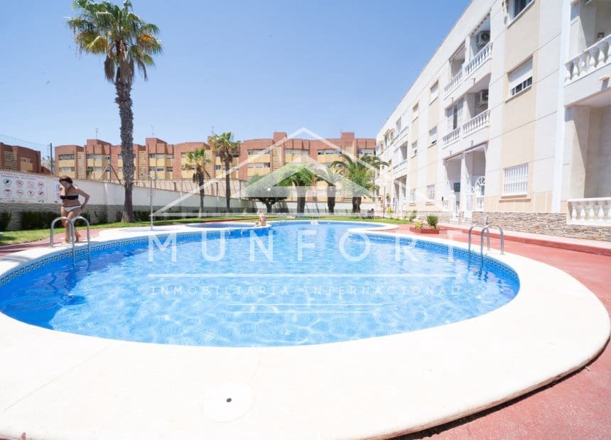 1 soveværelse Lejlighed til leje i Torrevieja med swimmingpool - € 750 (Ref: 9921491)