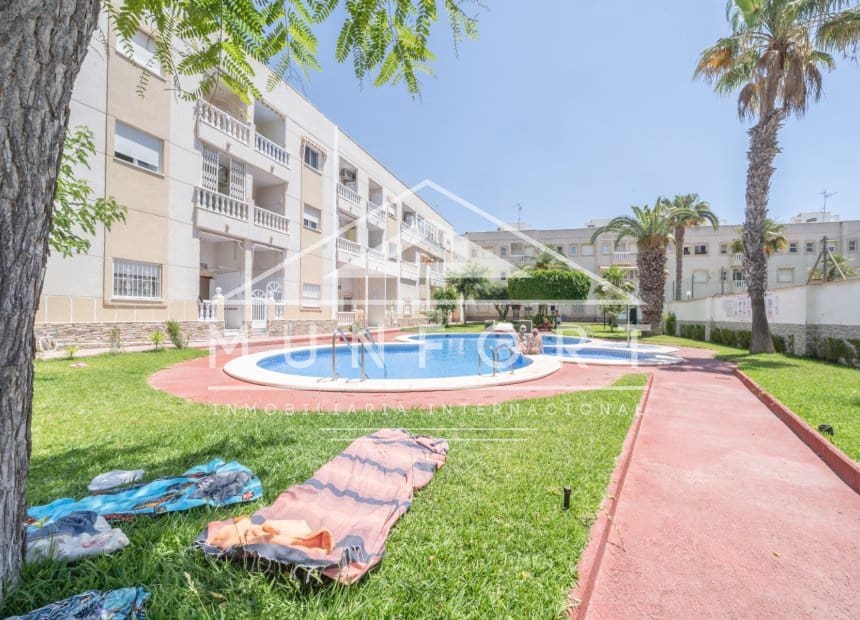 1 soveværelse Lejlighed til leje i Torrevieja med swimmingpool - € 750 (Ref: 9921491)