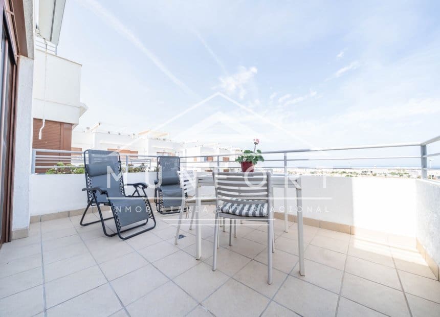 2 makuuhuone Kattohuoneisto myytävänä paikassa Orihuela Costa mukana uima-altaan - 309 000 € (Ref: 9928492)