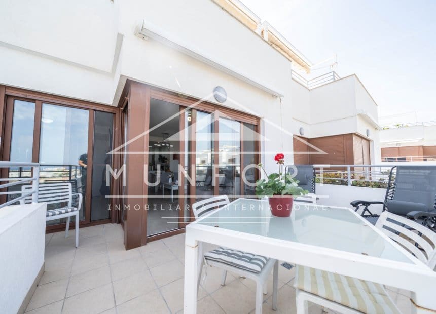 2 makuuhuone Kattohuoneisto myytävänä paikassa Orihuela Costa mukana uima-altaan - 309 000 € (Ref: 9928492)