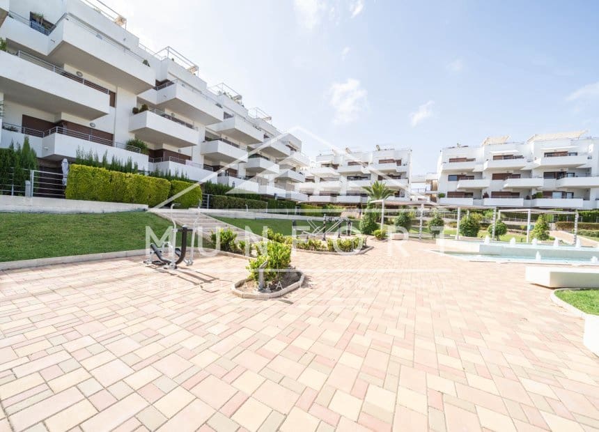 2 makuuhuone Kattohuoneisto myytävänä paikassa Orihuela Costa mukana uima-altaan - 309 000 € (Ref: 9928492)