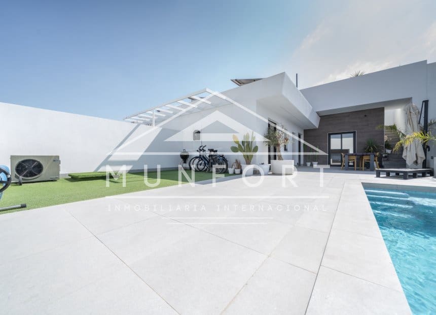 2 bedroom Villa for sale in Roldan with pool - € 289,900 (Ref: 9928552)