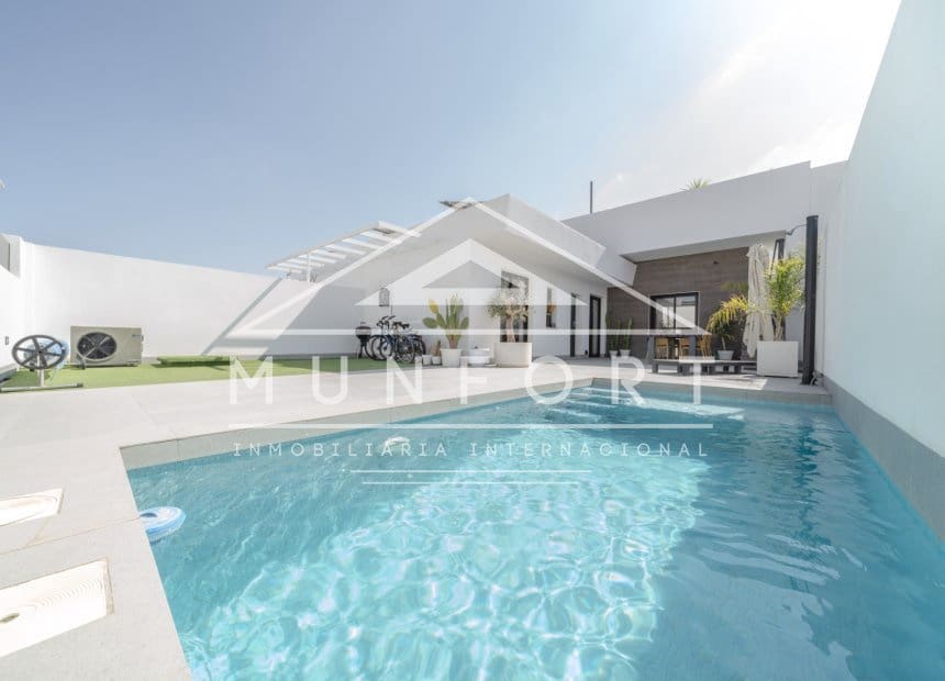 2 bedroom Villa for sale in Roldan with pool - € 289,900 (Ref: 9928552)