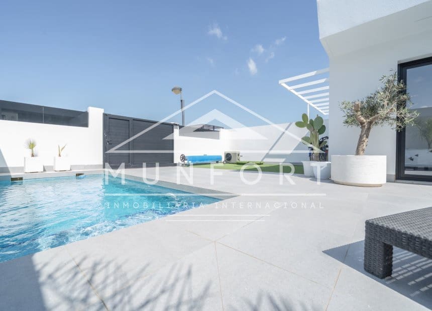 2 bedroom Villa for sale in Roldan with pool - € 289,900 (Ref: 9928552)