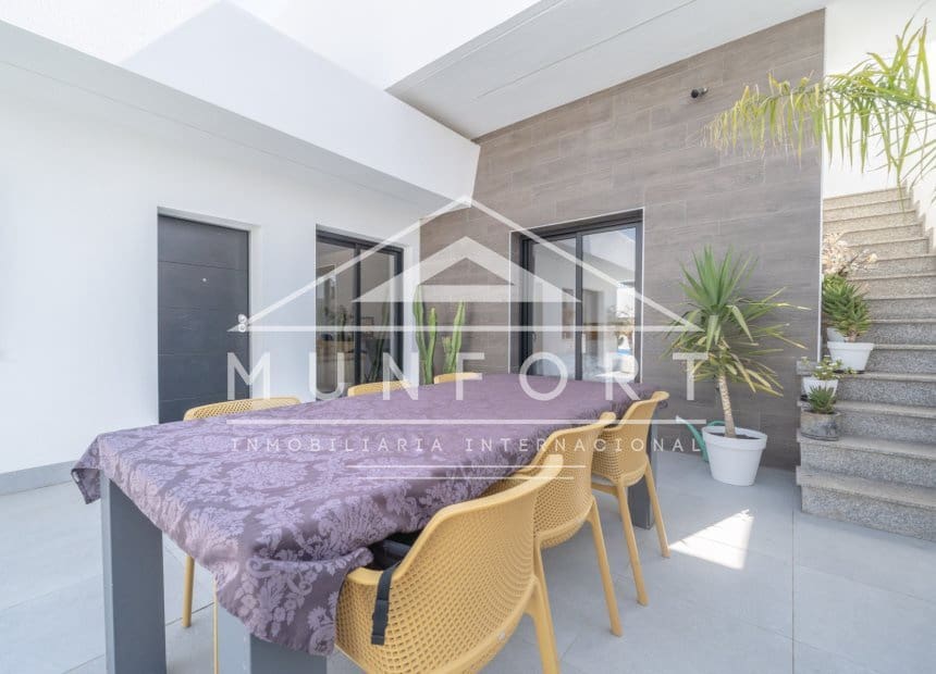 2 bedroom Villa for sale in Roldan with pool - € 289,900 (Ref: 9928552)