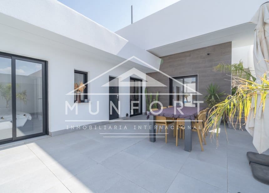 2 bedroom Villa for sale in Roldan with pool - € 289,900 (Ref: 9928552)