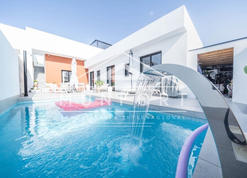 3 bedroom Townhouse for sale in Roldan with pool - € 319,900 (Ref: 9928554)