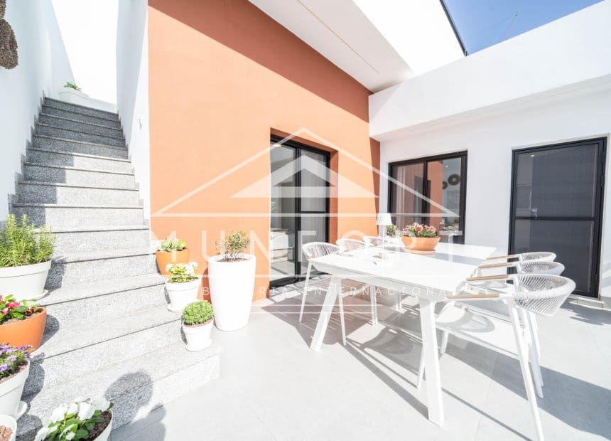3 bedroom Townhouse for sale in Roldan with pool - € 319,900 (Ref: 9928554)
