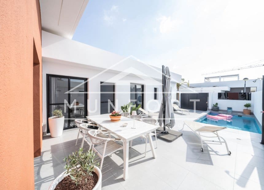 3 bedroom Townhouse for sale in Roldan with pool - € 319,900 (Ref: 9928554)