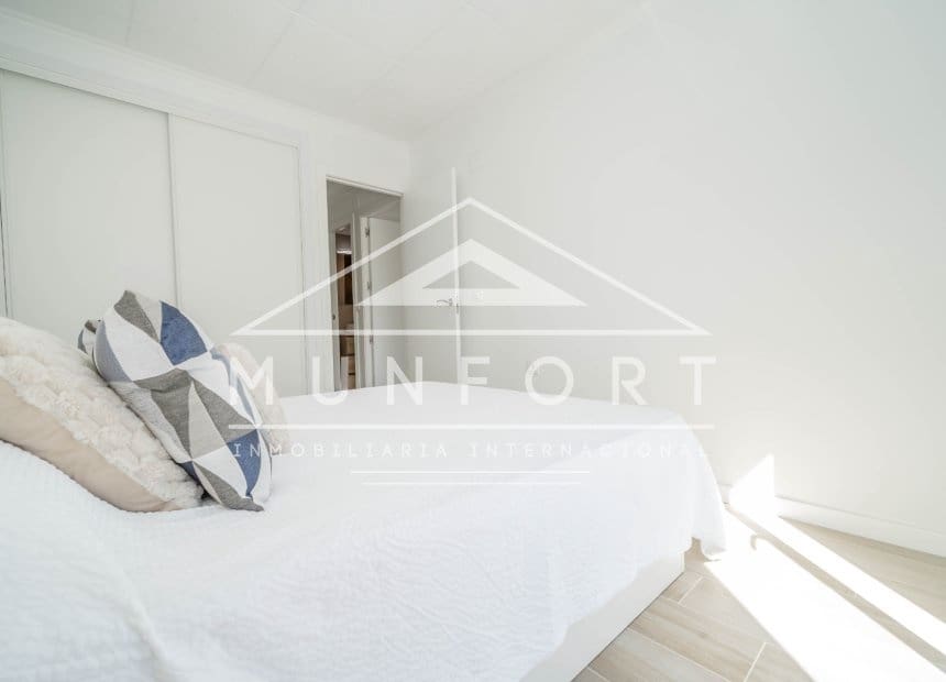 2 slaapkamer Huis te koop in Torrevieja met zwembad - € 239.900 (Ref: 9932364)