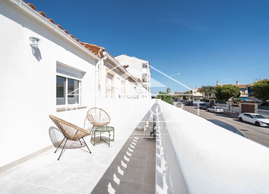 2 slaapkamer Huis te koop in Torrevieja met zwembad - € 239.900 (Ref: 9932364)