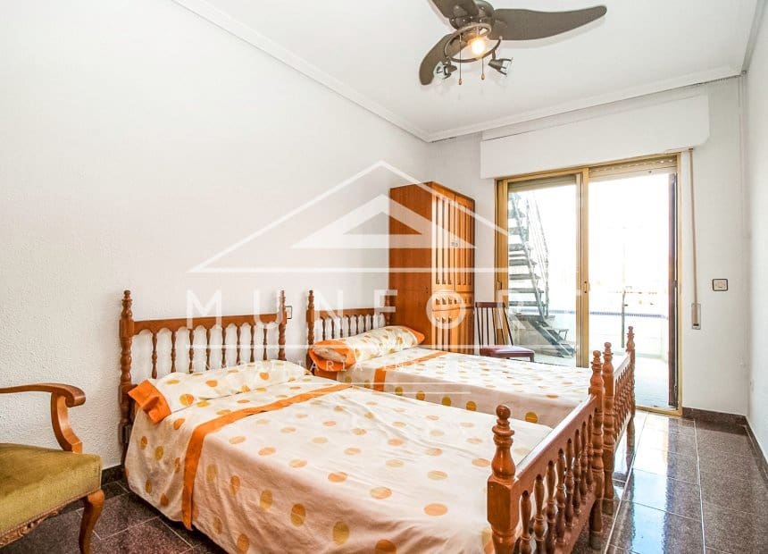 5 bedroom Townhouse for holiday rental in Torre de la Horadada with pool - € 4,000 (Ref: 9937318)
