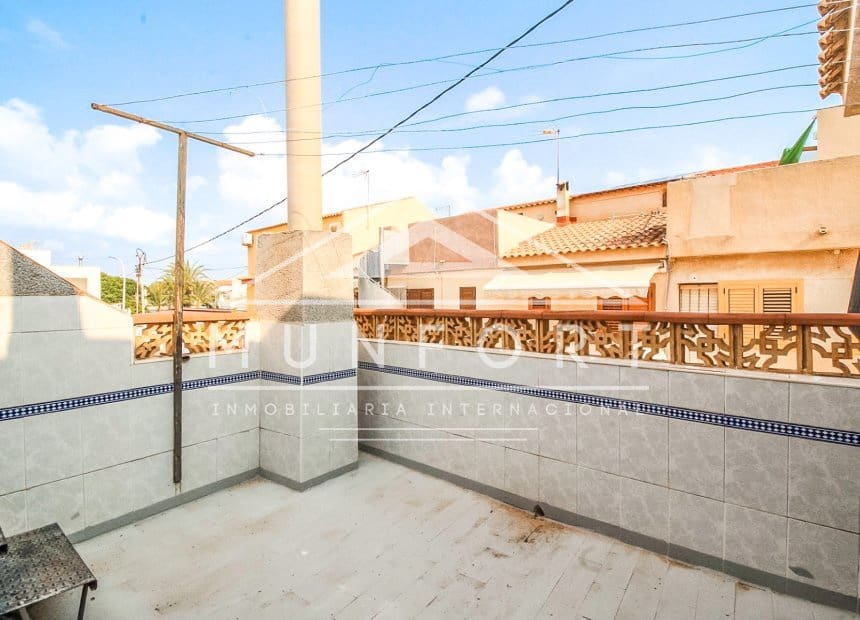 5 bedroom Townhouse for holiday rental in Torre de la Horadada with pool - € 4,000 (Ref: 9937318)