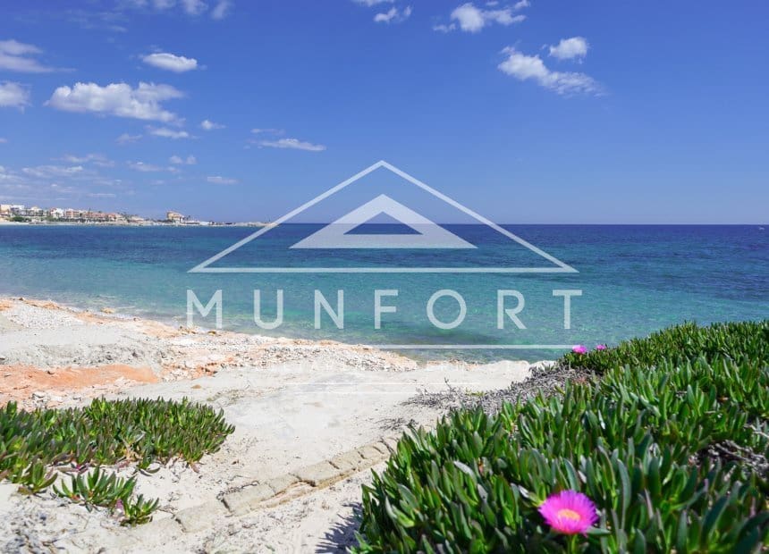 5 bedroom Townhouse for holiday rental in Torre de la Horadada with pool - € 4,000 (Ref: 9937318)