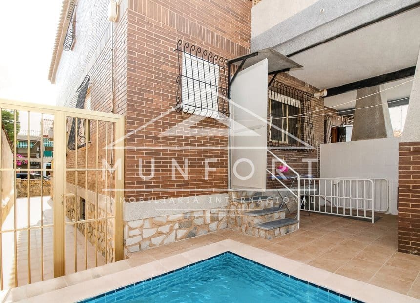 5 bedroom Townhouse for holiday rental in Torre de la Horadada with pool - € 4,000 (Ref: 9937318)