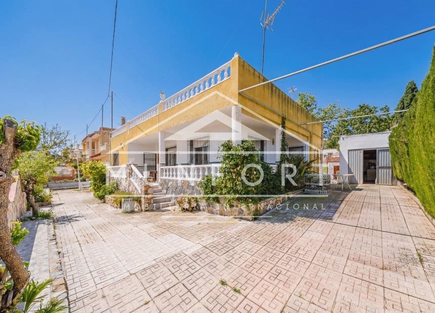 4 Zimmer Villa zu verkaufen in El Carmoli - 250.000 € (Ref: 9940851)