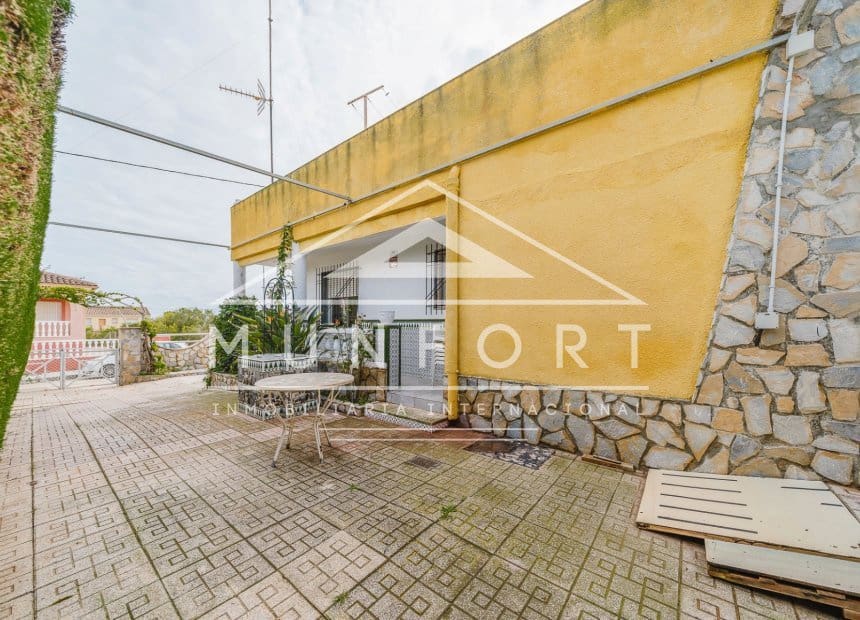 4 Zimmer Villa zu verkaufen in El Carmoli - 250.000 € (Ref: 9940851)