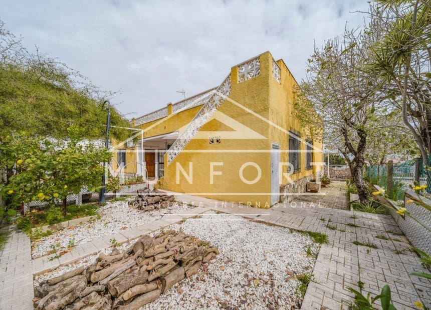 4 Zimmer Villa zu verkaufen in El Carmoli - 250.000 € (Ref: 9940851)