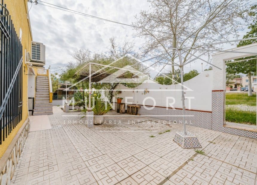 4 Zimmer Villa zu verkaufen in El Carmoli - 250.000 € (Ref: 9940851)