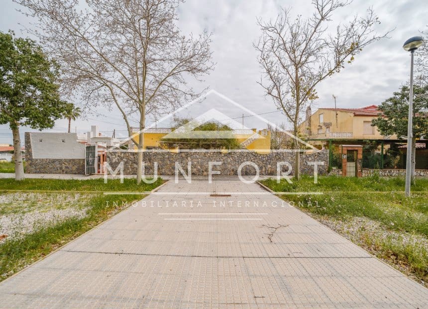 4 Zimmer Villa zu verkaufen in El Carmoli - 250.000 € (Ref: 9940851)